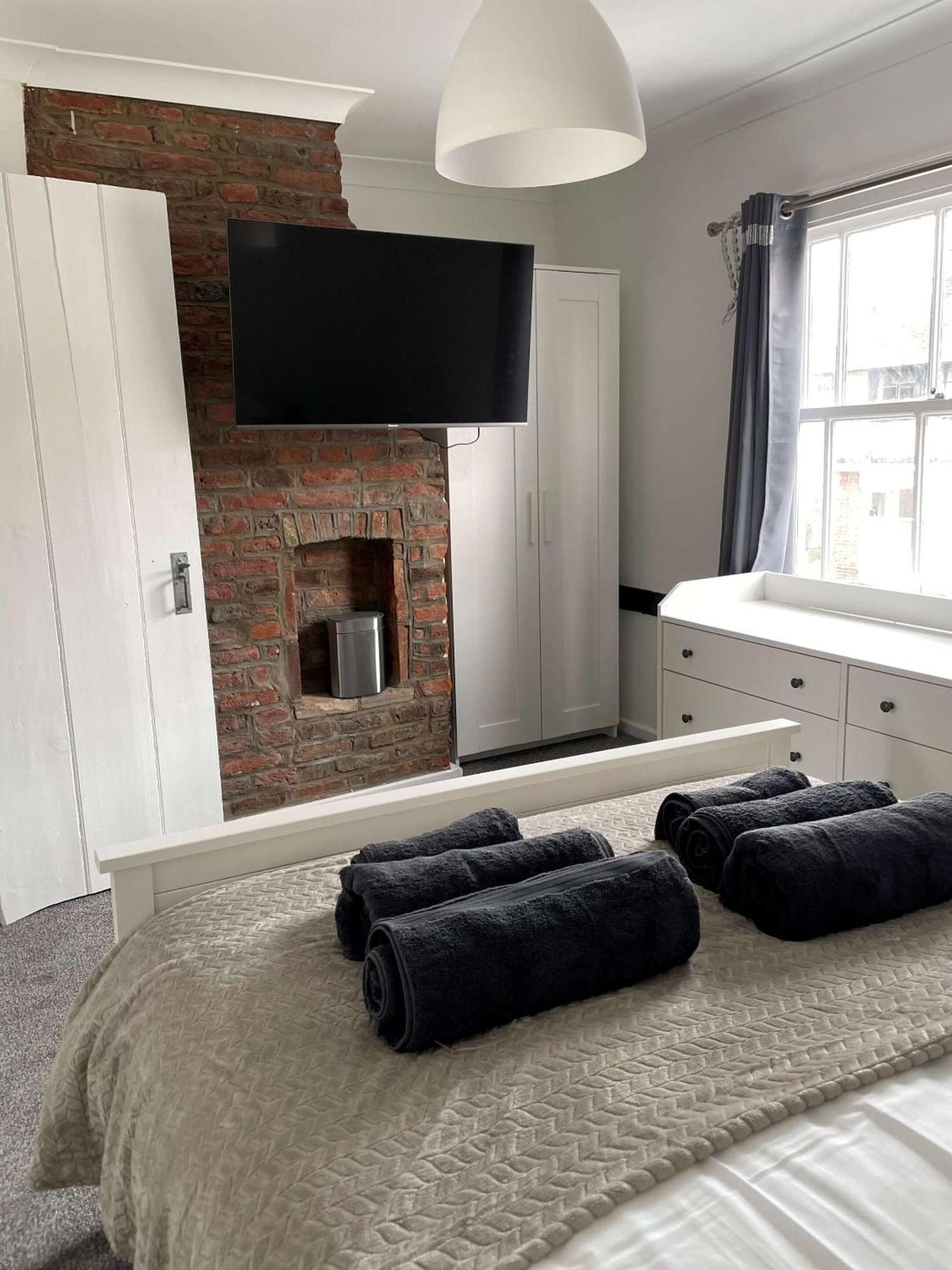 Tidal Walk Cottage By The Sea Harwich Bagian luar foto
